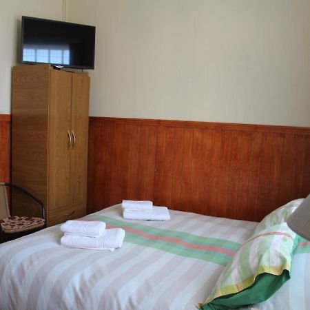 Hostal Y Cabanas Ainil Punta Arenas Exteriör bild