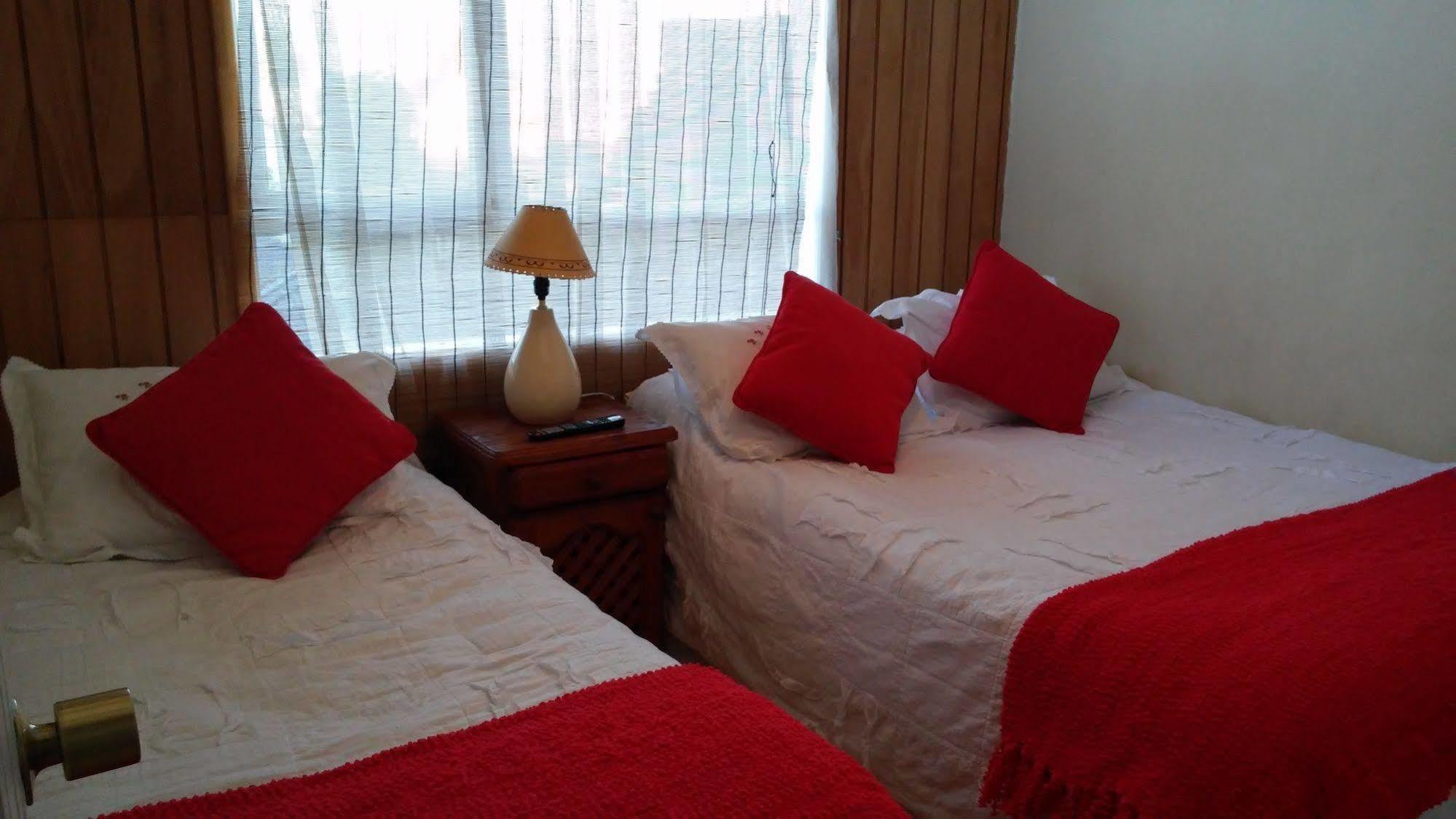 Hostal Y Cabanas Ainil Punta Arenas Exteriör bild