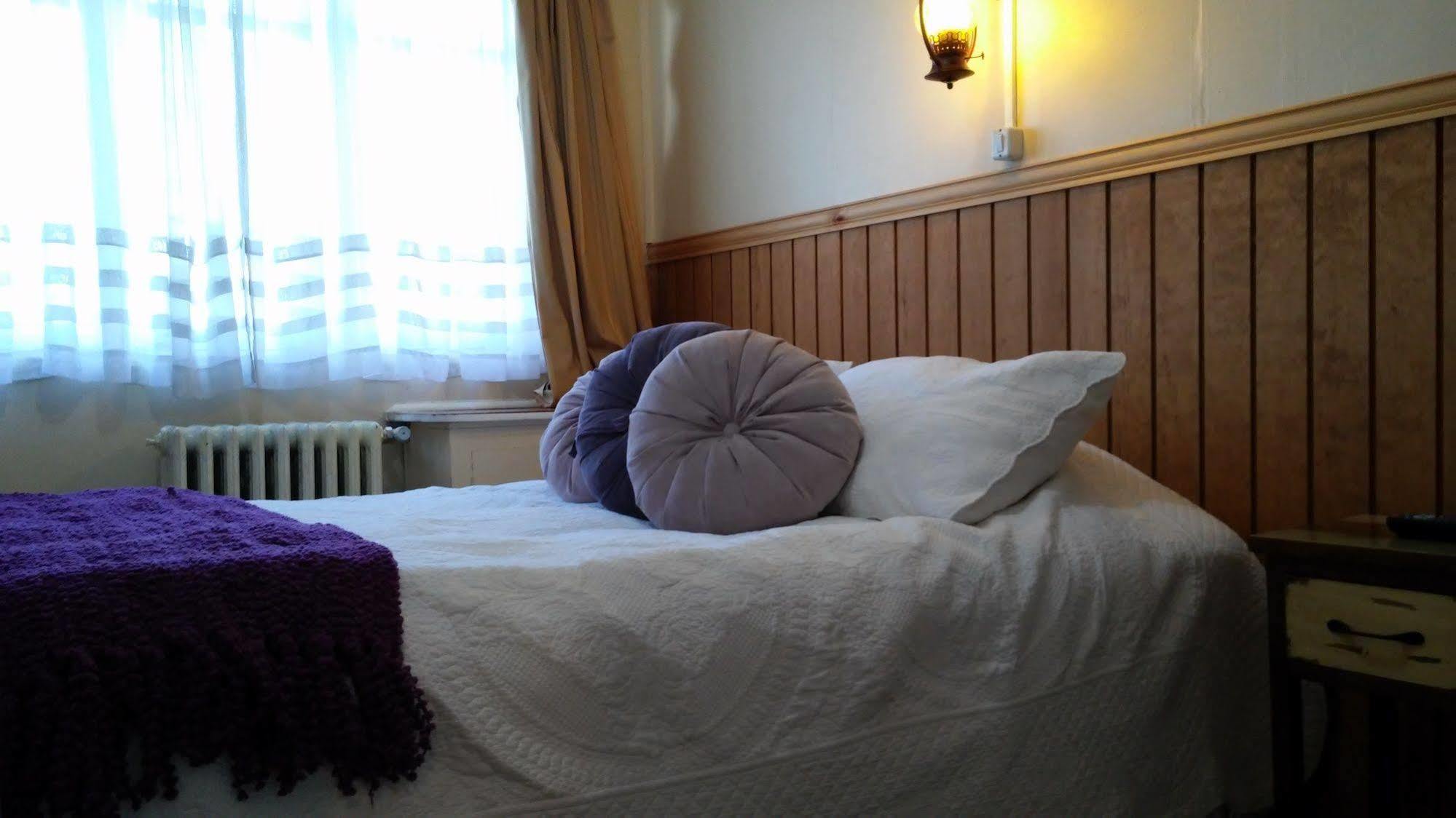 Hostal Y Cabanas Ainil Punta Arenas Exteriör bild