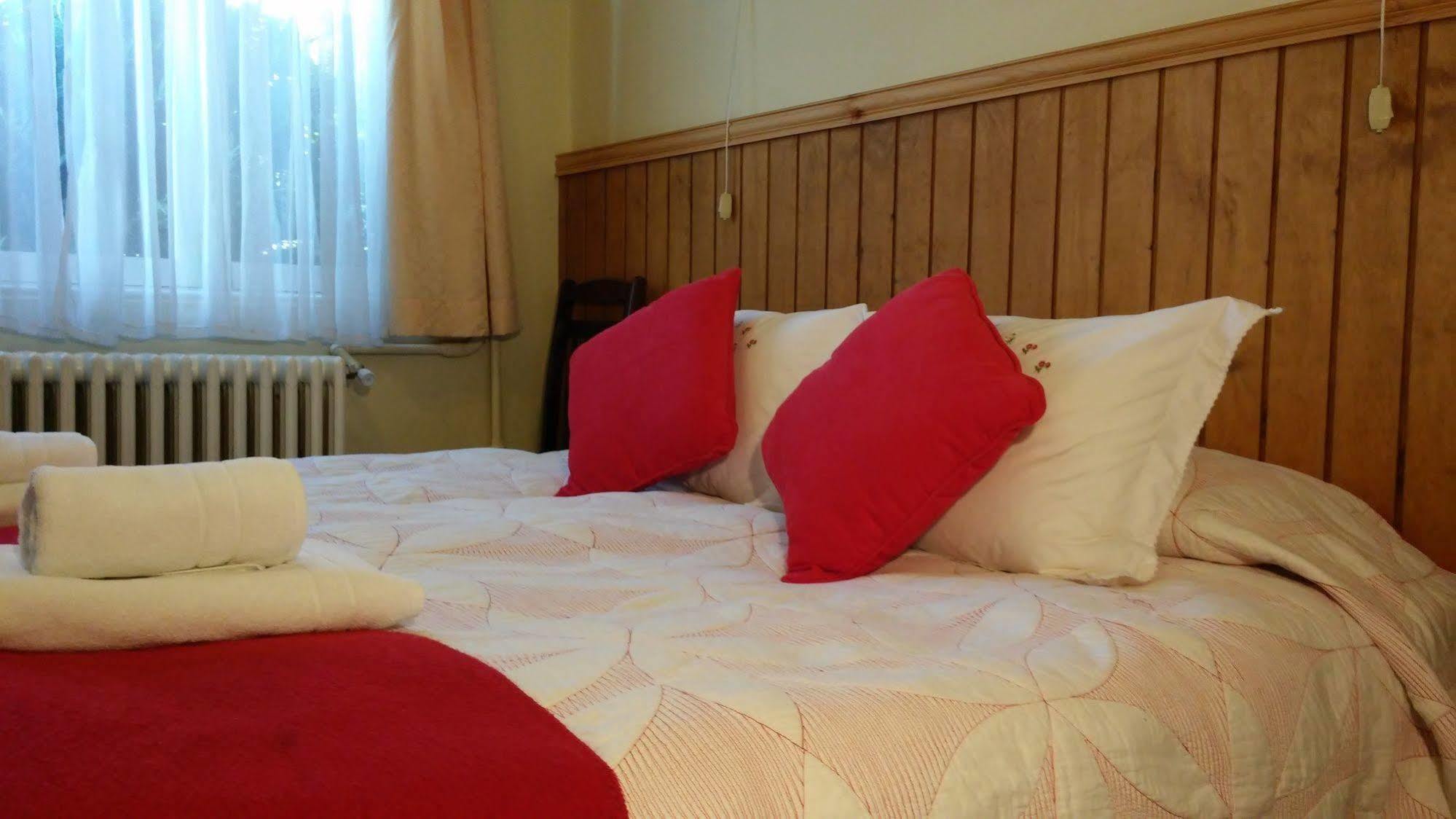 Hostal Y Cabanas Ainil Punta Arenas Exteriör bild