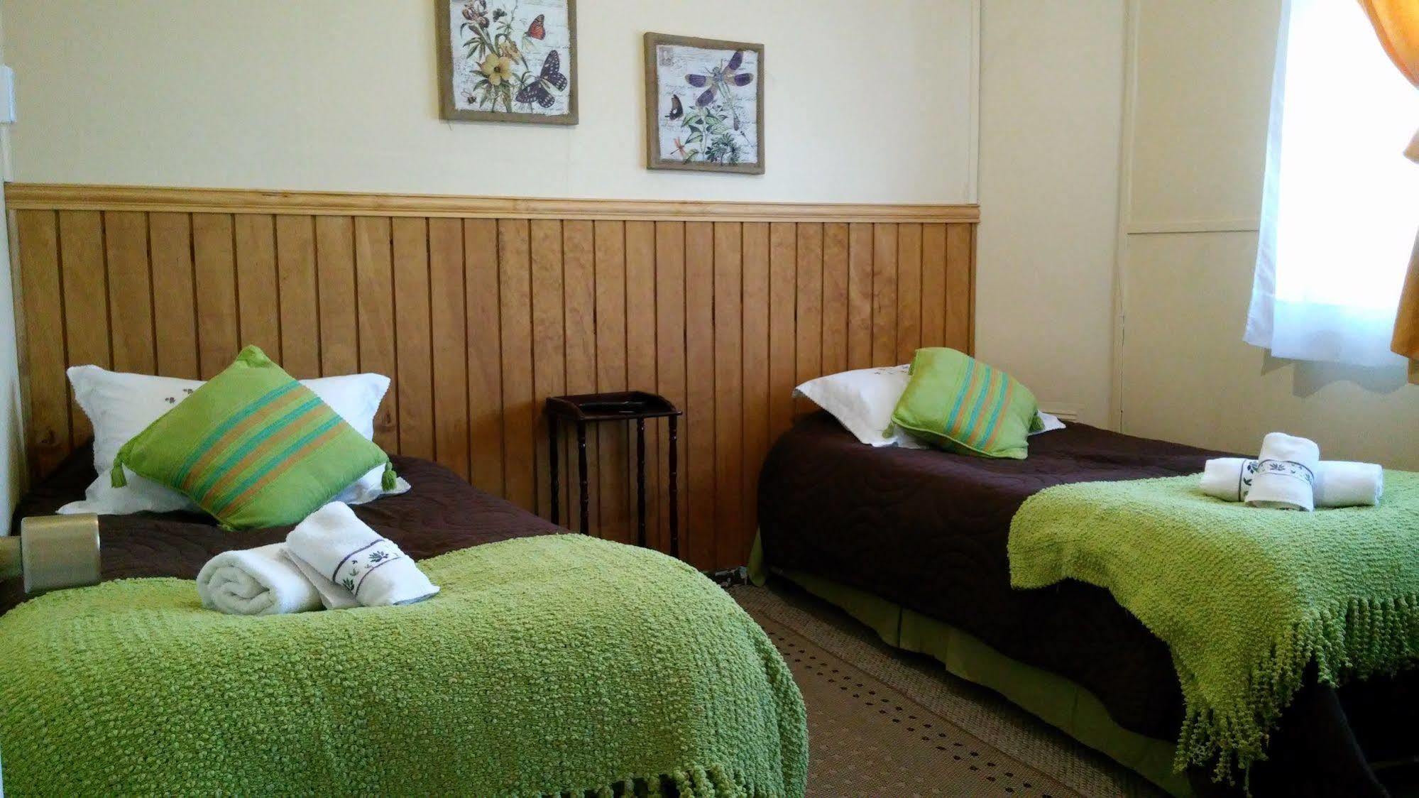 Hostal Y Cabanas Ainil Punta Arenas Exteriör bild