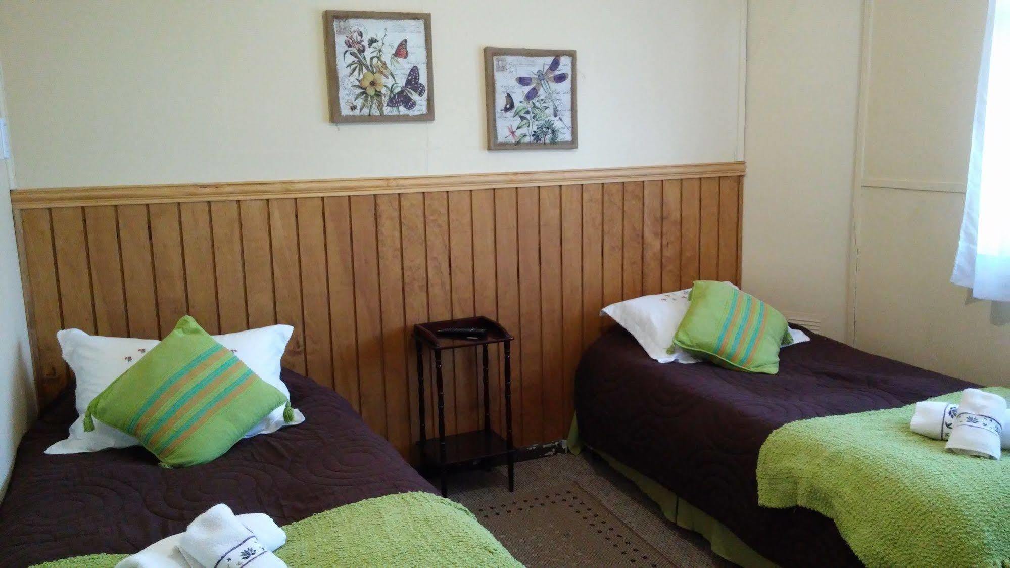 Hostal Y Cabanas Ainil Punta Arenas Exteriör bild