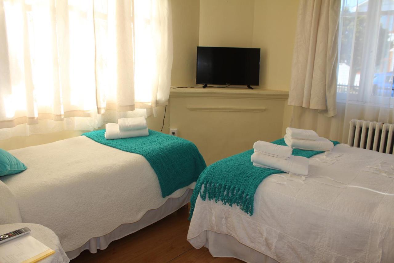 Hostal Y Cabanas Ainil Punta Arenas Exteriör bild
