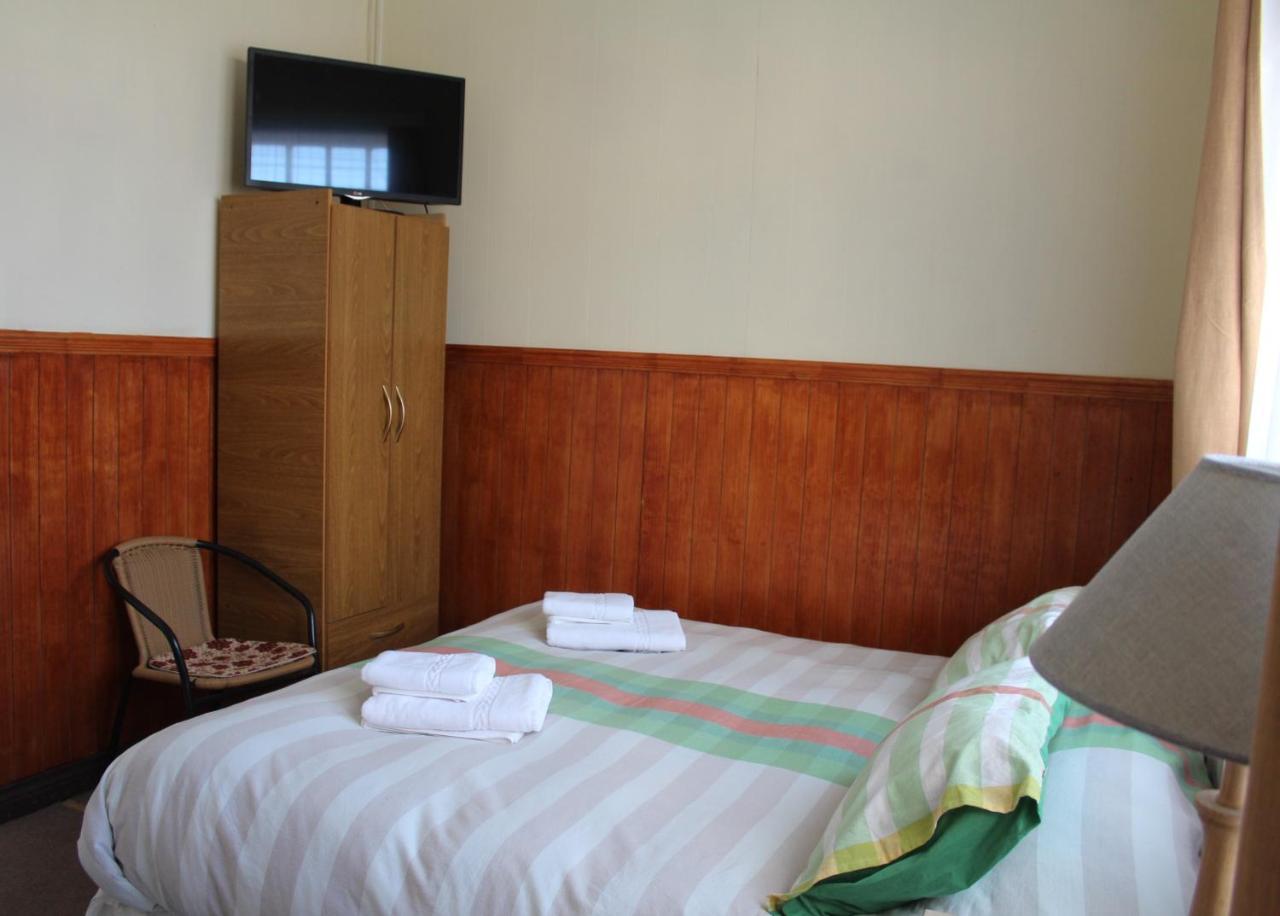 Hostal Y Cabanas Ainil Punta Arenas Exteriör bild