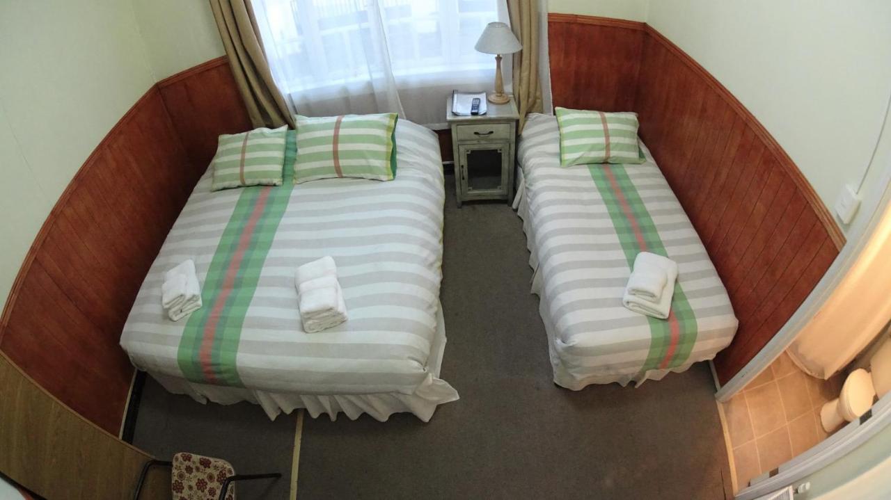 Hostal Y Cabanas Ainil Punta Arenas Exteriör bild